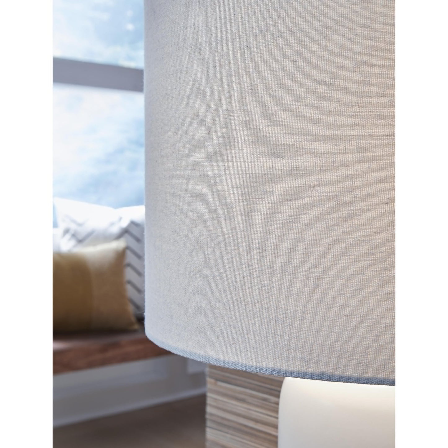 Signature Design by Ashley Lemrich L123874 Ceramic Table Lamp IMAGE 4