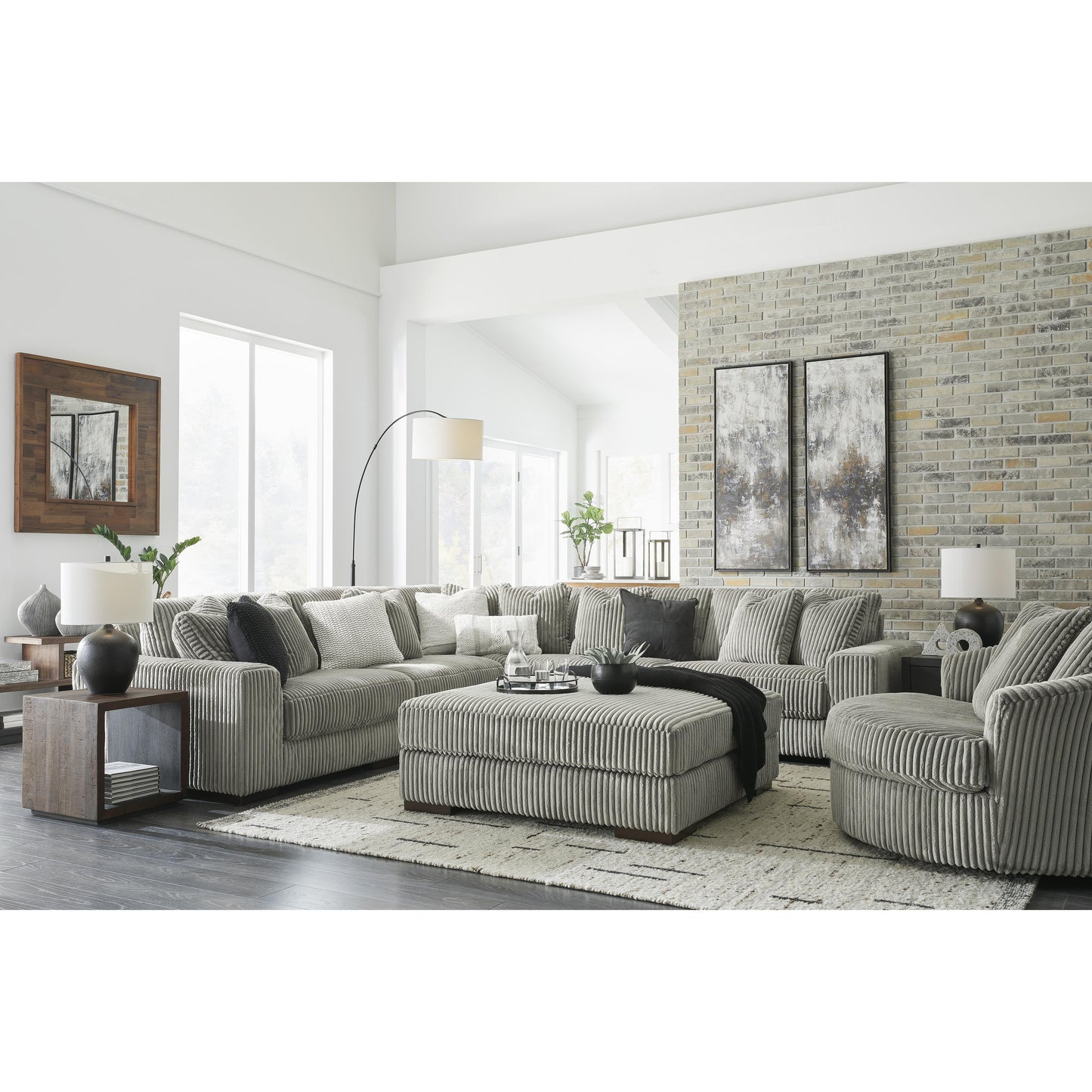 Signature Design by Ashley Lindyn 2110521 Oversized Swivel Accent Chair | American Furniture of Slidell