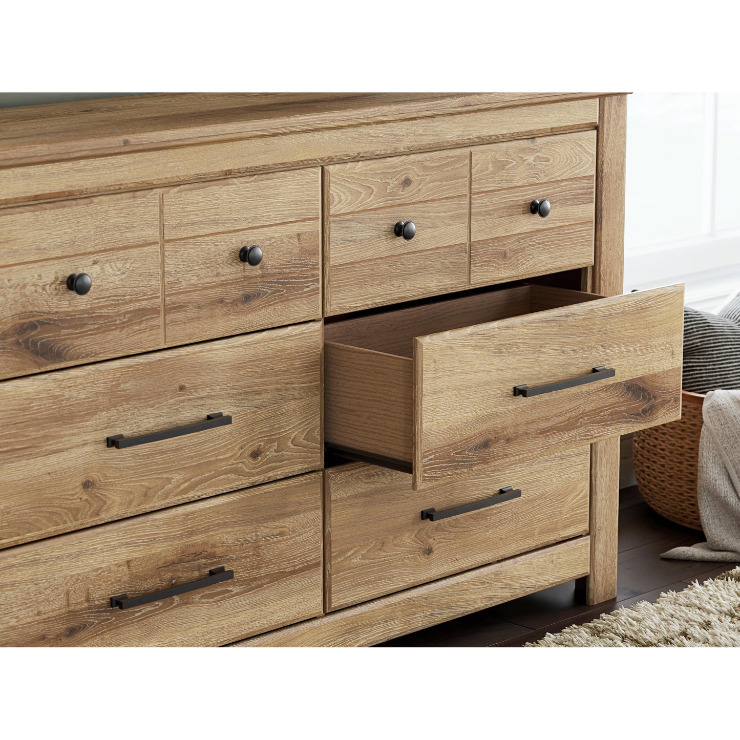 Signature Design by Ashley Makidern PCB1170-31 Six Drawer Dresser IMAGE 10
