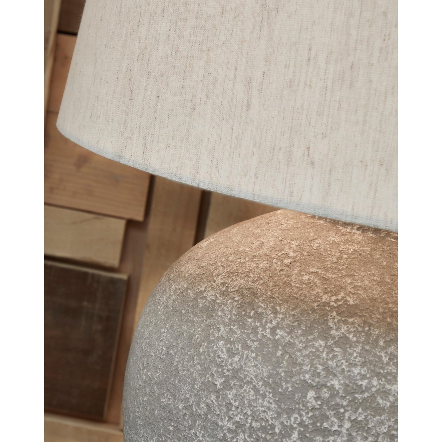 Signature Design by Ashley Dreward L235694 Metal Table Lamp - American Furniture of Slidell