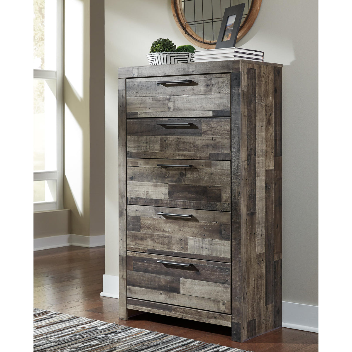  Benchcraft Derekson 5-Drawer Chest B200-46 IMAGE 2