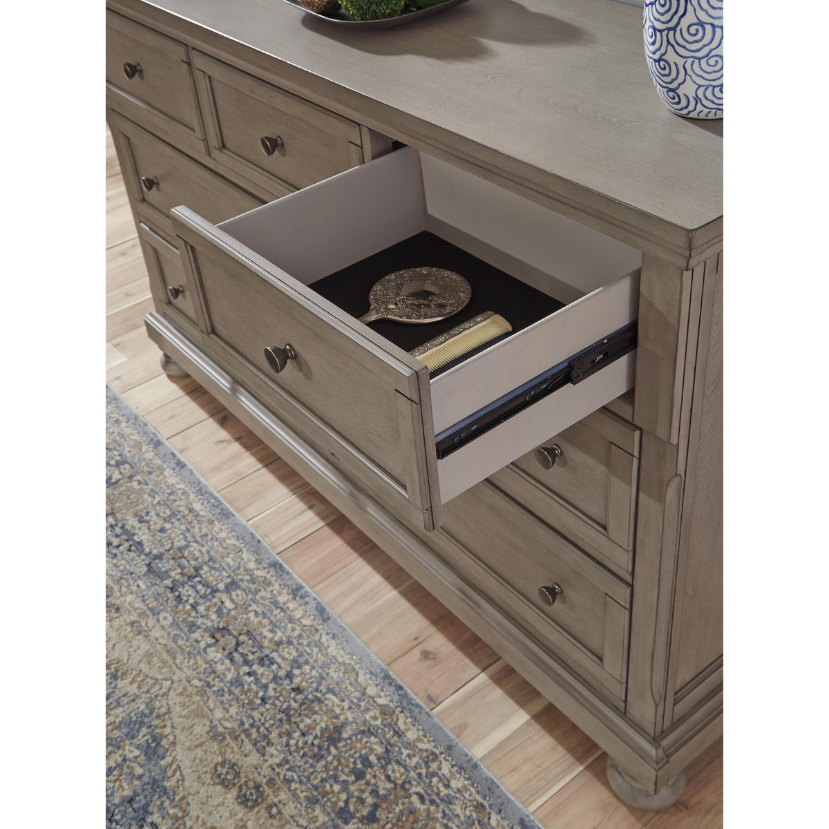  Signature Design by Ashley Lettner 7-Drawer Dresser B733-31 IMAGE 4