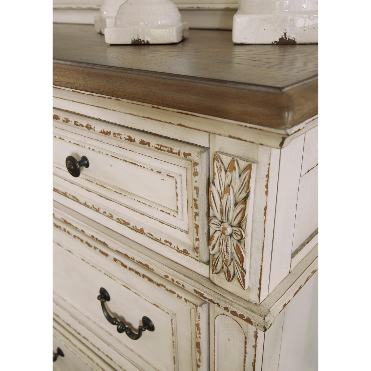 Signature Design by Ashley Realyn 7-Drawer Dresser B743-31 IMAGE 6