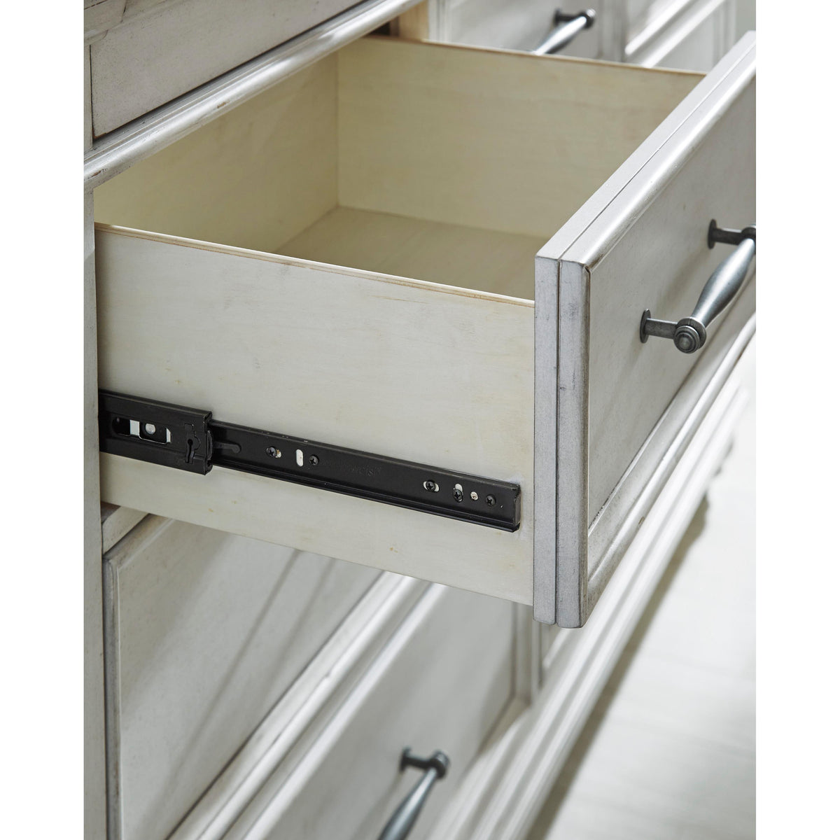  Benchcraft Kanwyn 9-Drawer Dresser B777-31 IMAGE 9