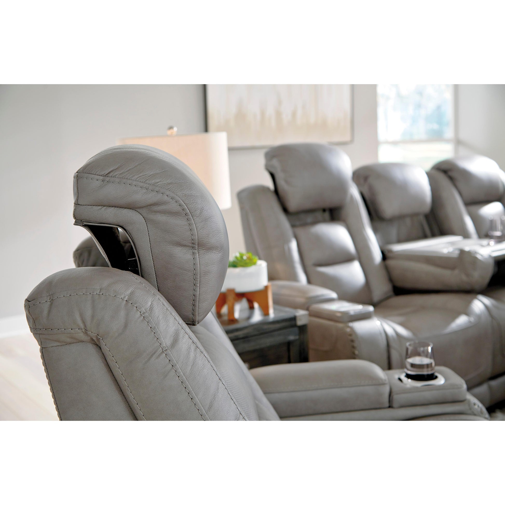 Signature Design by Ashley The Man-Den Power Leather Match Recliner U8530513 IMAGE 12
