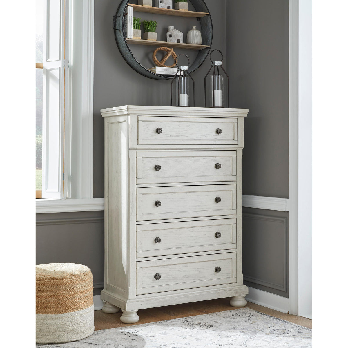  Signature Design by Ashley Robbinsdale B742-46 Five Drawer Chest IMAGE 5