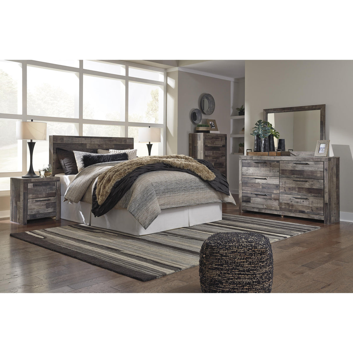  Benchcraft Derekson B200B1 Dresser and Mirror IMAGE 8
