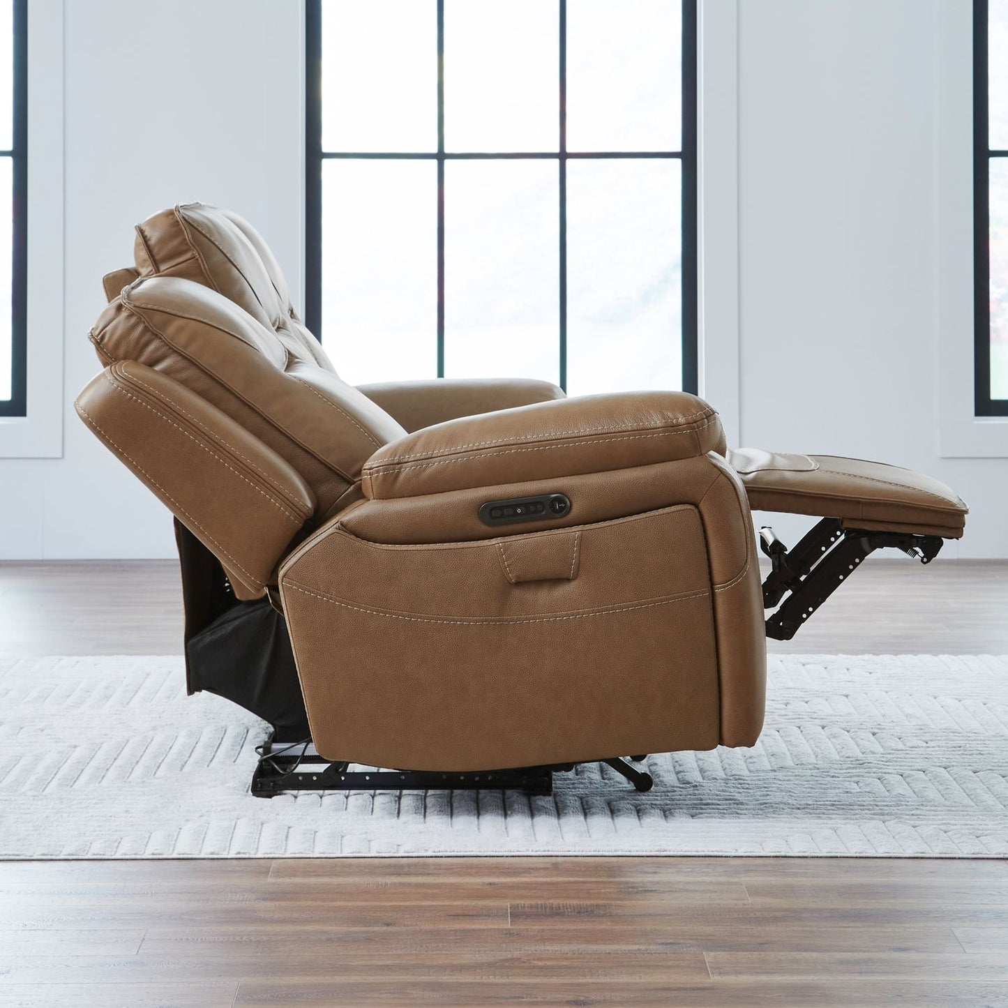 Callihan Reclining Sofa in York Butternut Leather by Liberty Furniture