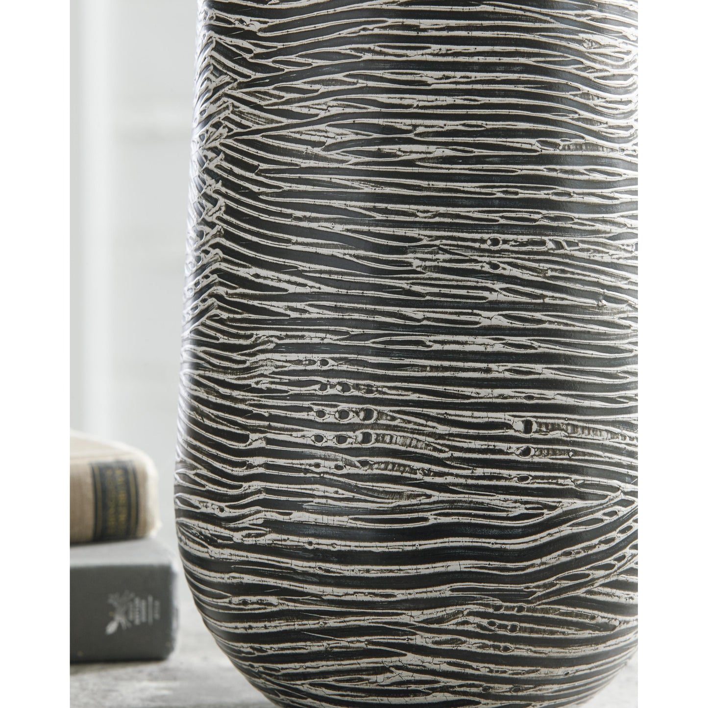 Signature Design by Ashley Fynn A2000515 Vase | American Furniture of Slidell