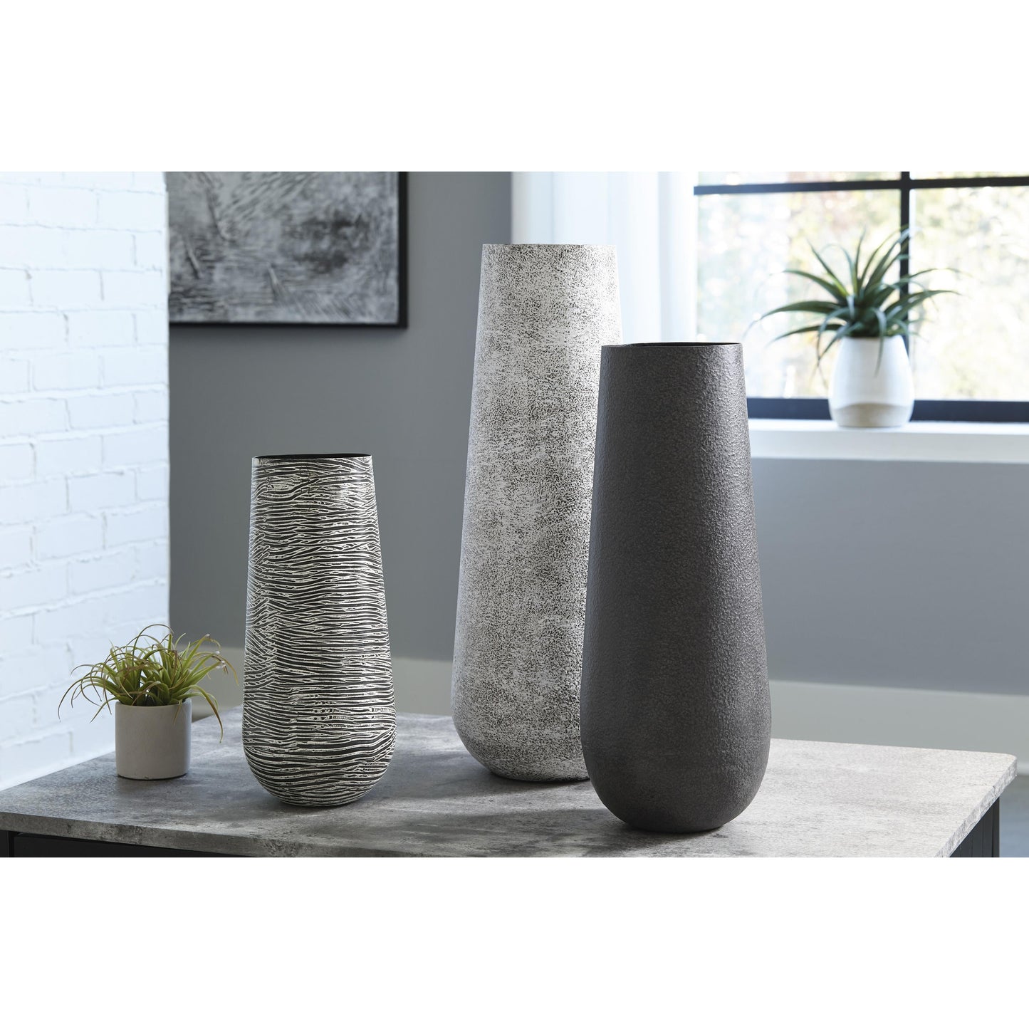 Signature Design by Ashley Fynn A2000515 Vase | American Furniture of Slidell