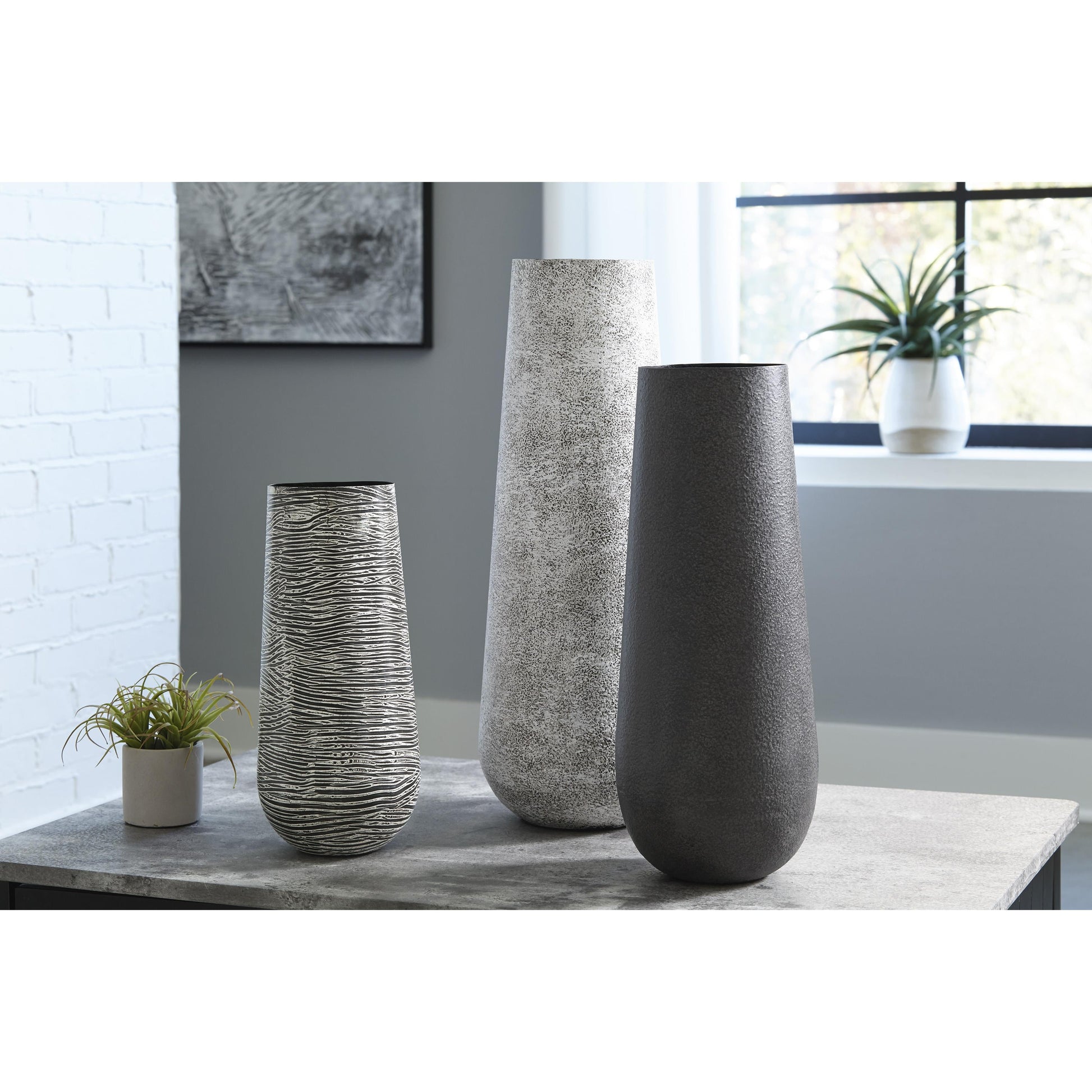 Signature Design by Ashley Fynn A2000515 Vase | American Furniture of Slidell
