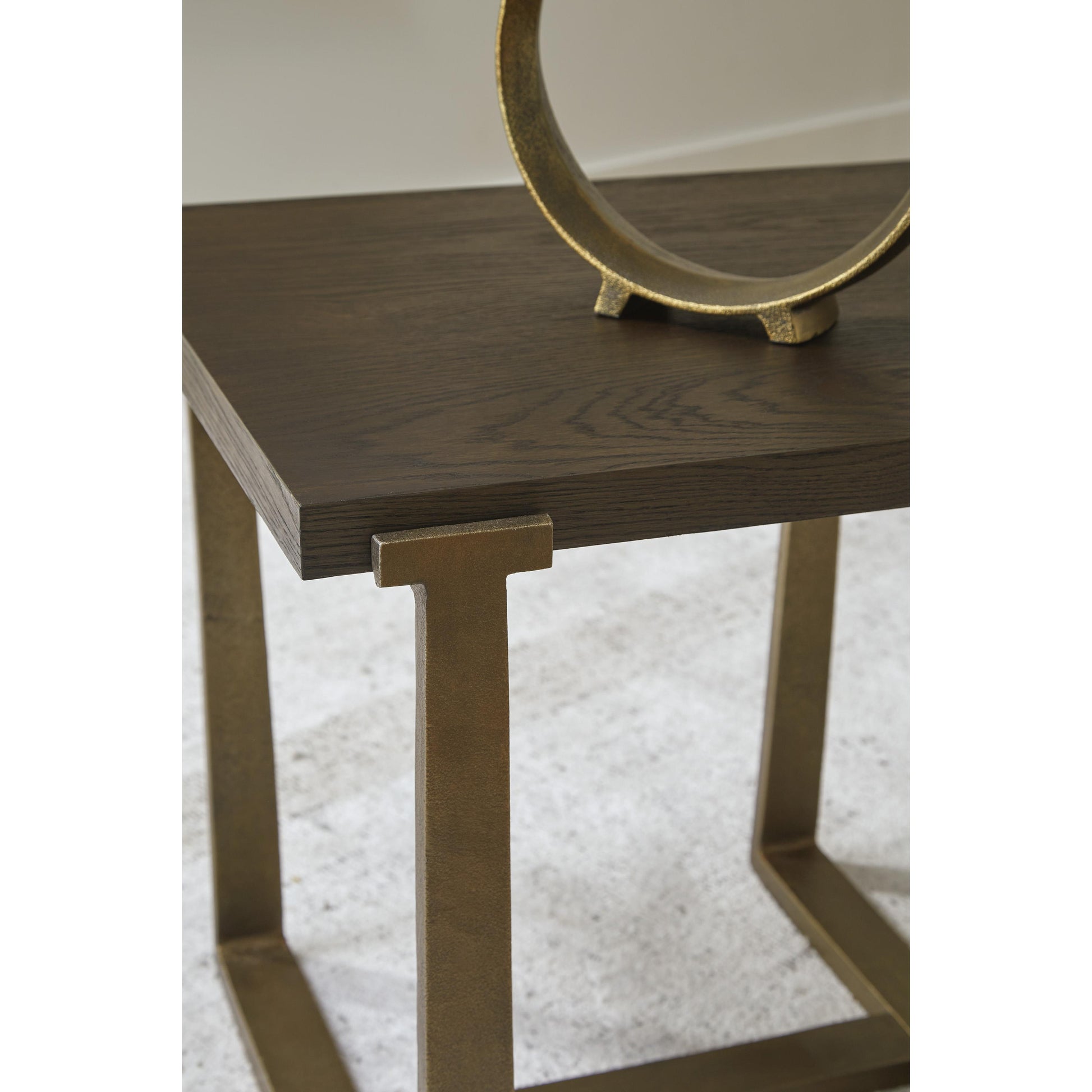 Signature Design by Ashley Balintmore End Table T967-3 IMAGE 6