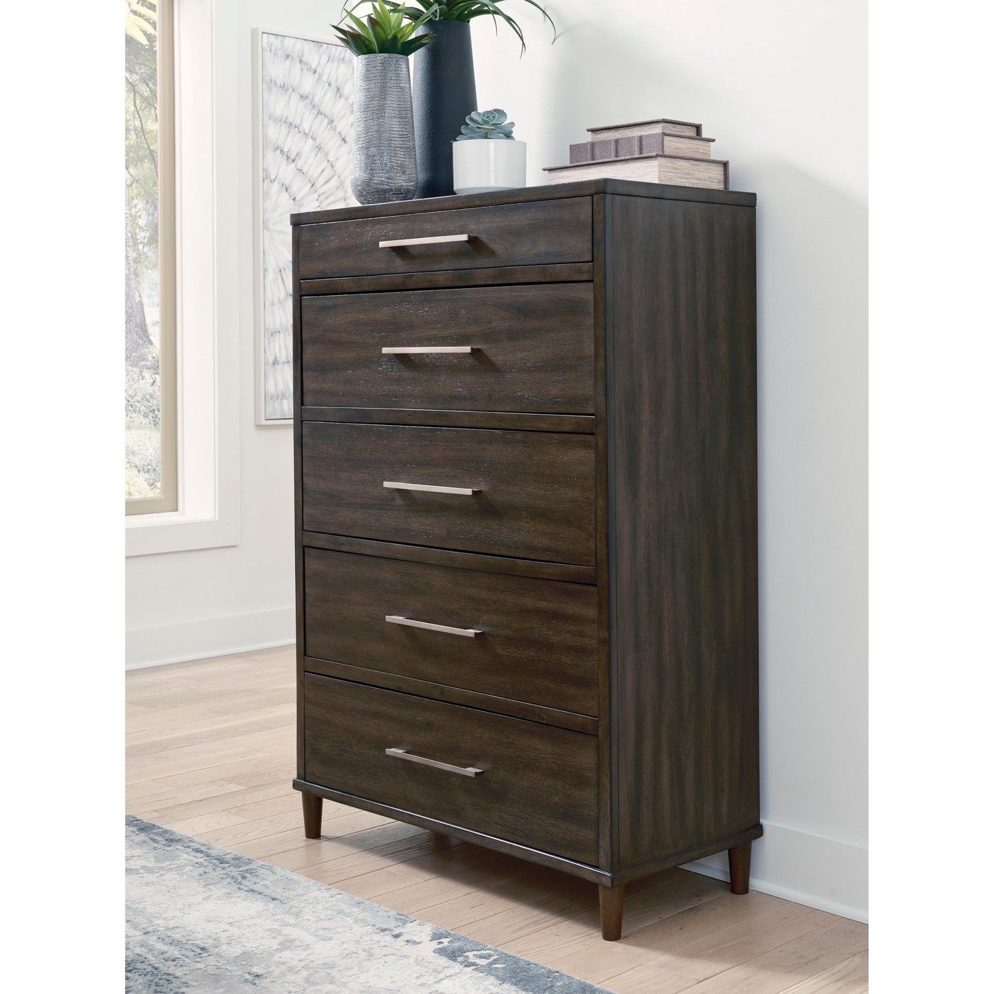 Signature Design by Ashley Wittland 5-Drawer Chest B374-46 IMAGE 5