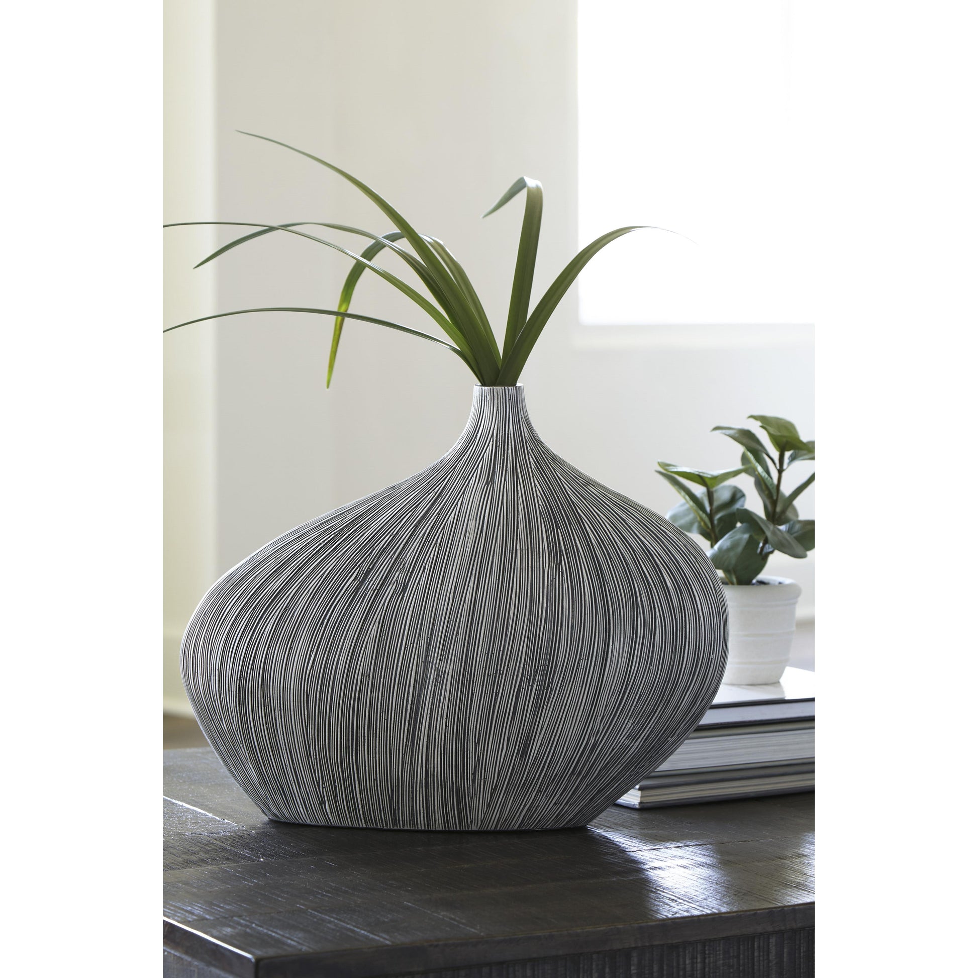 Signature Design by Ashley Home Decor Vases & Bowls A2000546 IMAGE 3