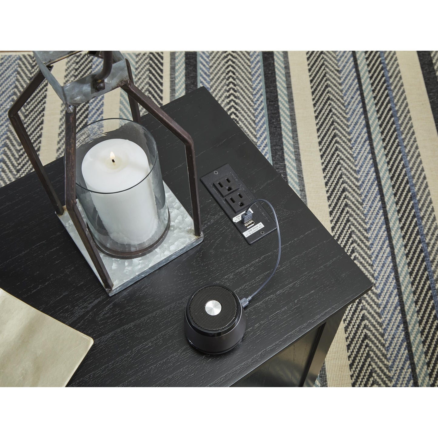 Signature Design by Ashley Treytown T300-617 Chair Side End Table IMAGE 10