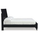  Signature Design by Ashley Danziar B1013B2 Queen Panel Bed IMAGE 3