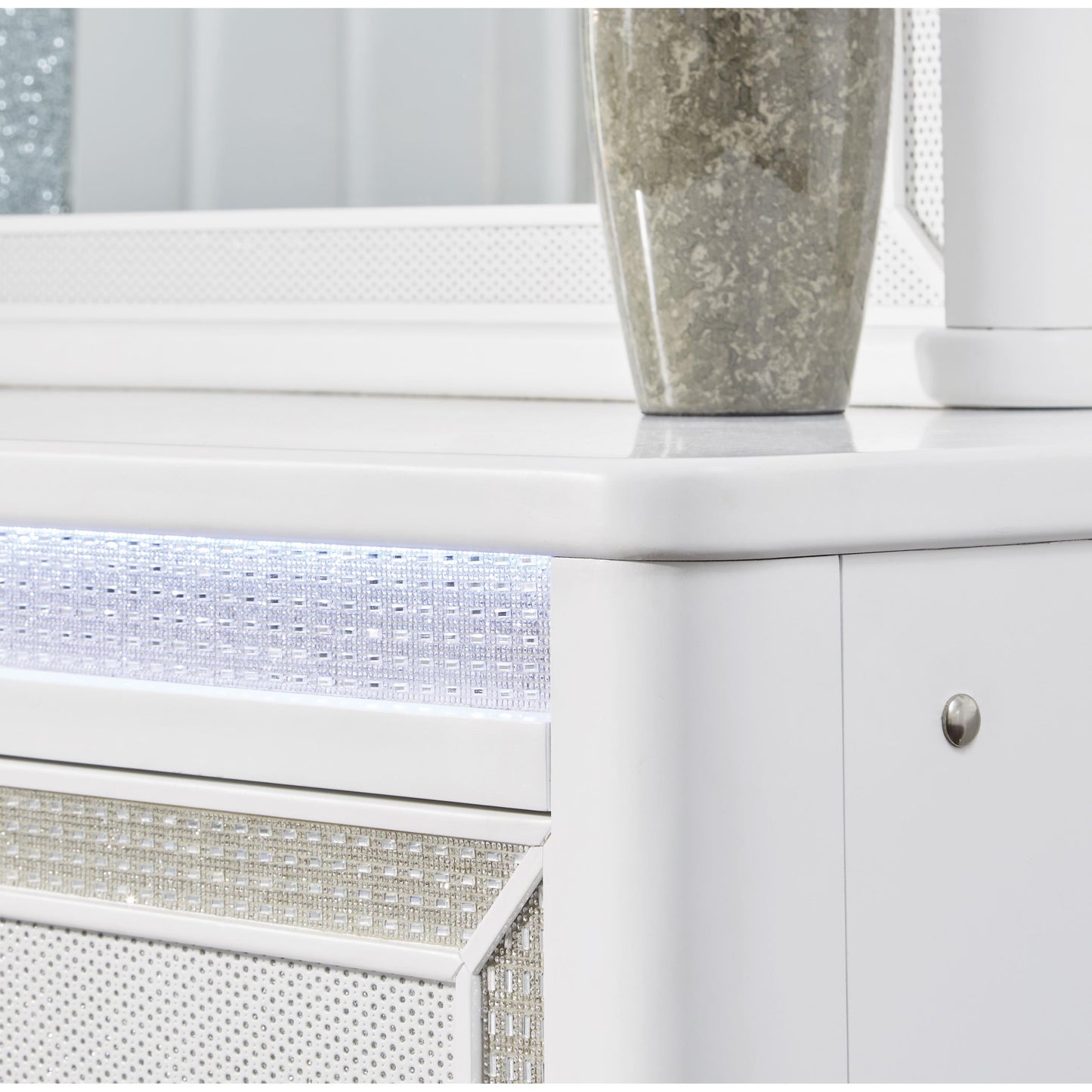 Signature Design by Ashley Chalanna B822-31 Dresser IMAGE 7