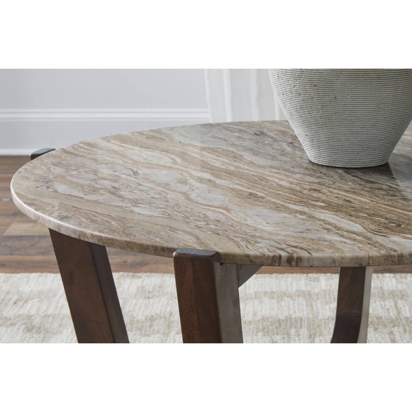 Signature Design by Ashley Tanidore T667-8 Round Cocktail Table IMAGE 5