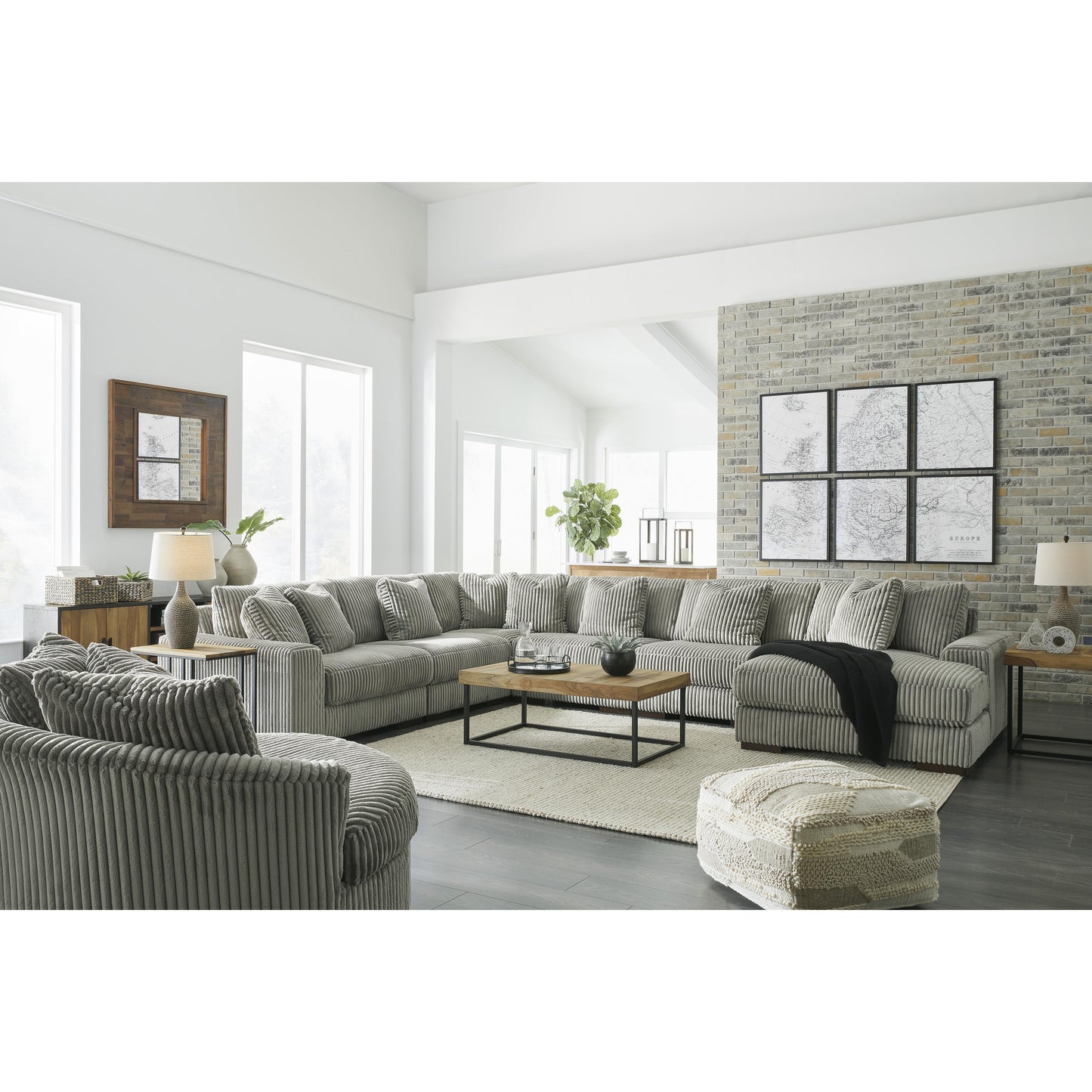 Signature Design by Ashley Lindyn 21105S19 6 pc Sectional with Chaise IMAGE 3