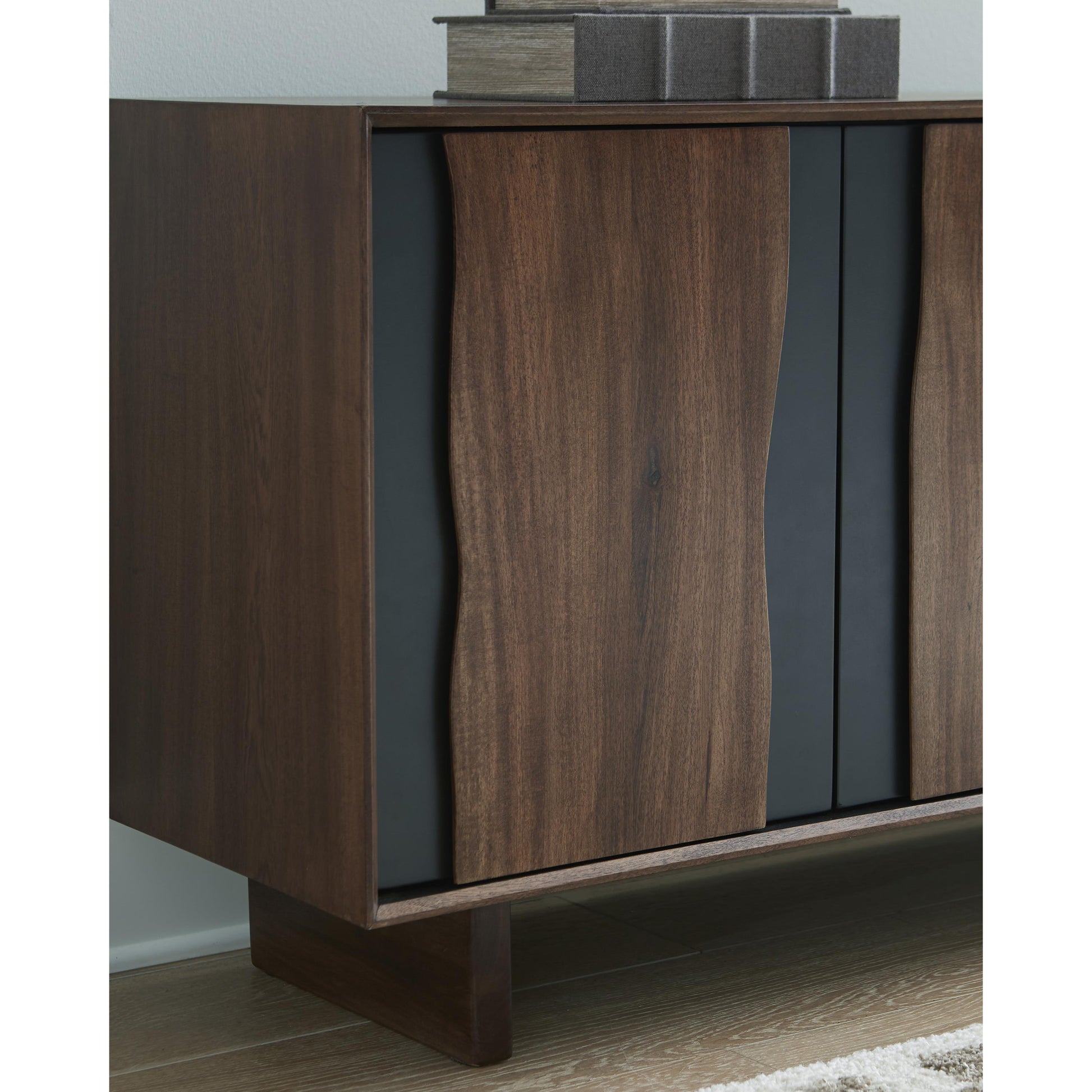 Signature Design by Ashley Welby A4000679 Accent Cabinet IMAGE 7