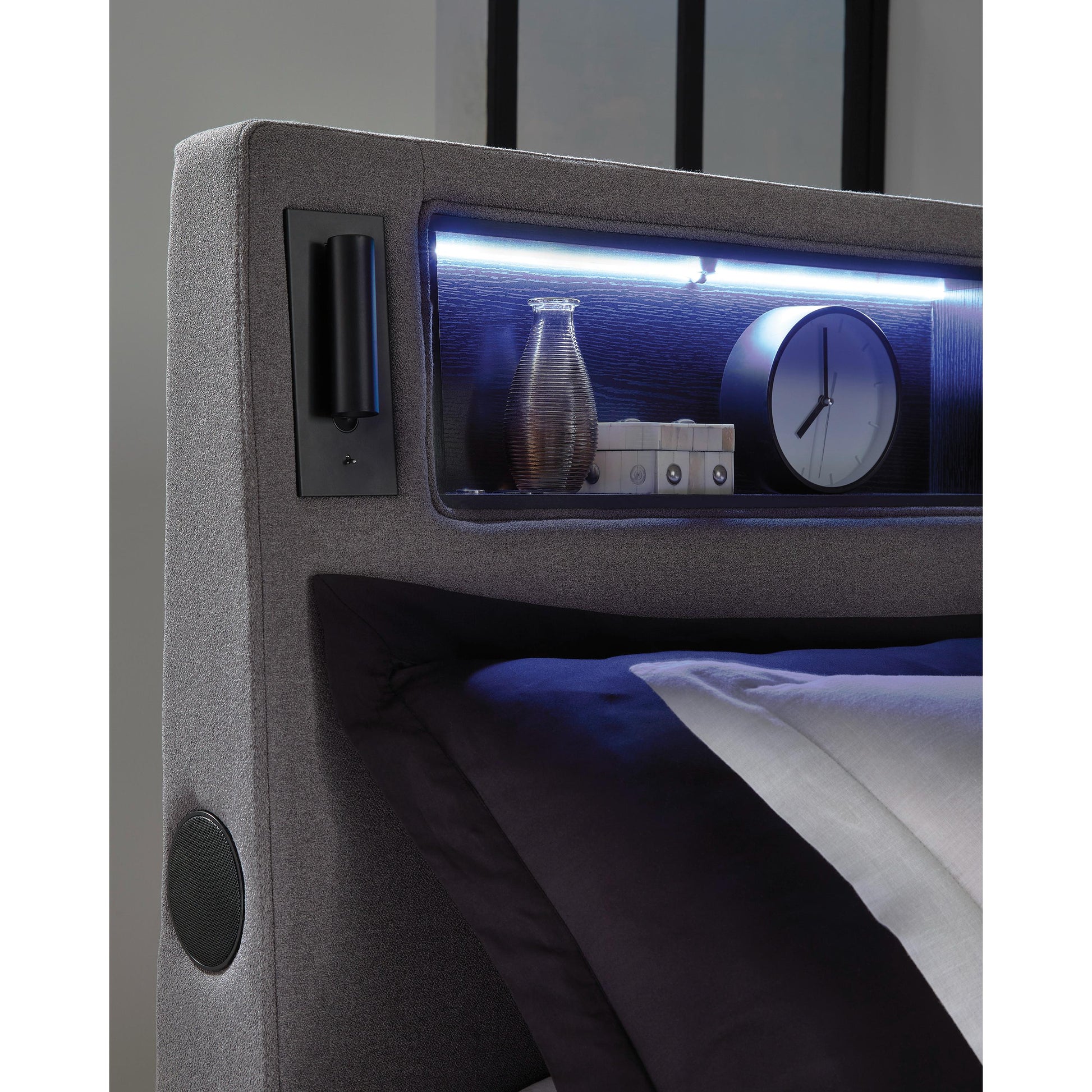  Signature Design by Ashley Verishaw PCB2721B20 Queen Upholstered Bed IMAGE 16