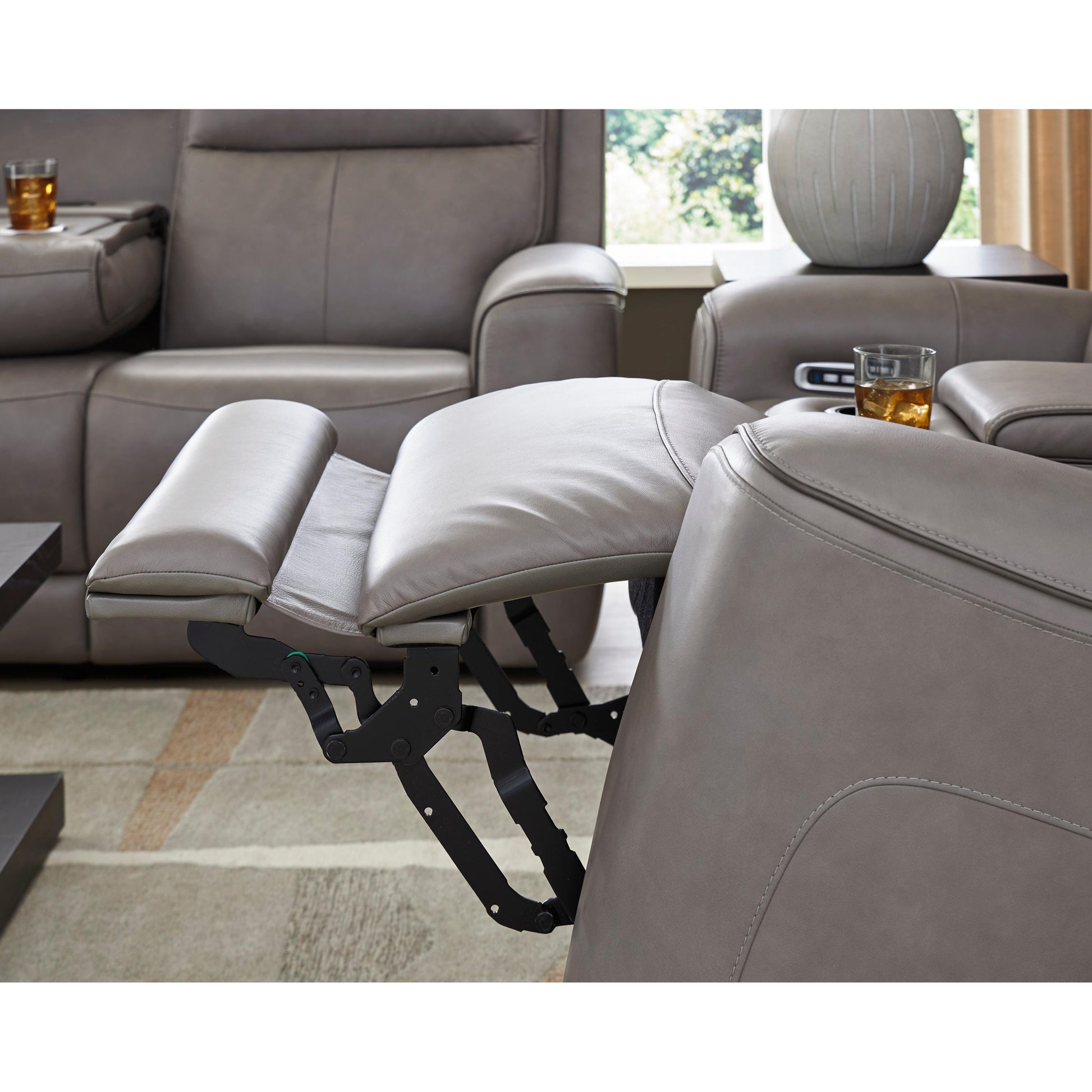  Signature Design by Ashley 5Z-Comfort PCU1090013 Power Recliner with Adjustable Headrest IMAGE 7