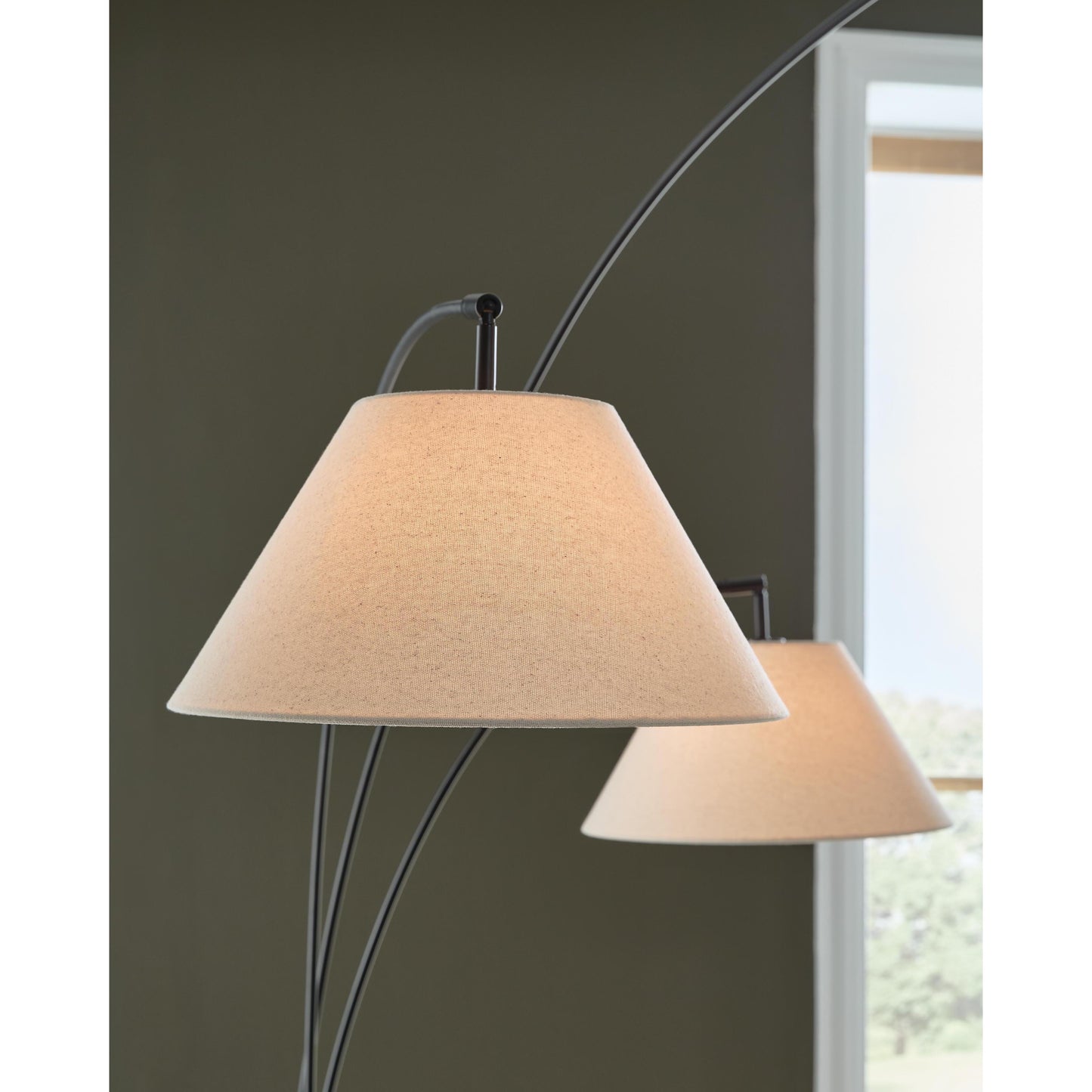  Signature Design by Ashley Gibbswellner Arc Lamp L725159 IMAGE 5