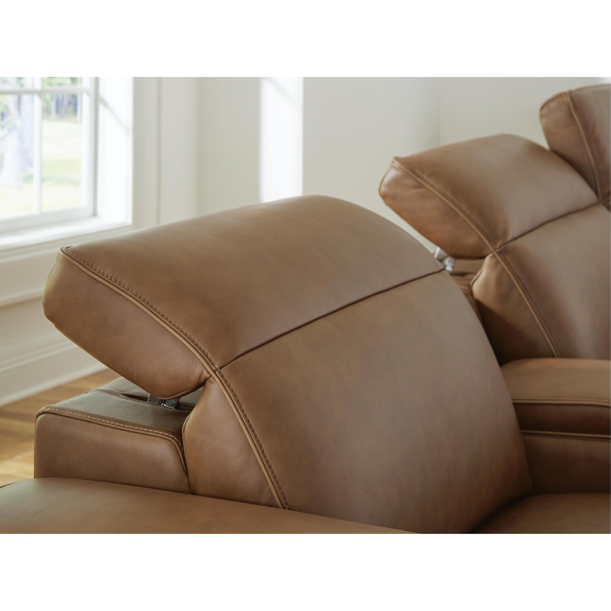  Signature Design by Ashley Magic Man Power Reclining Leather Match 5 pc Sectional PCU1070046A/PCU1070057/PCU1070058/PCU1070062/PCU1070077 IMAGE 2