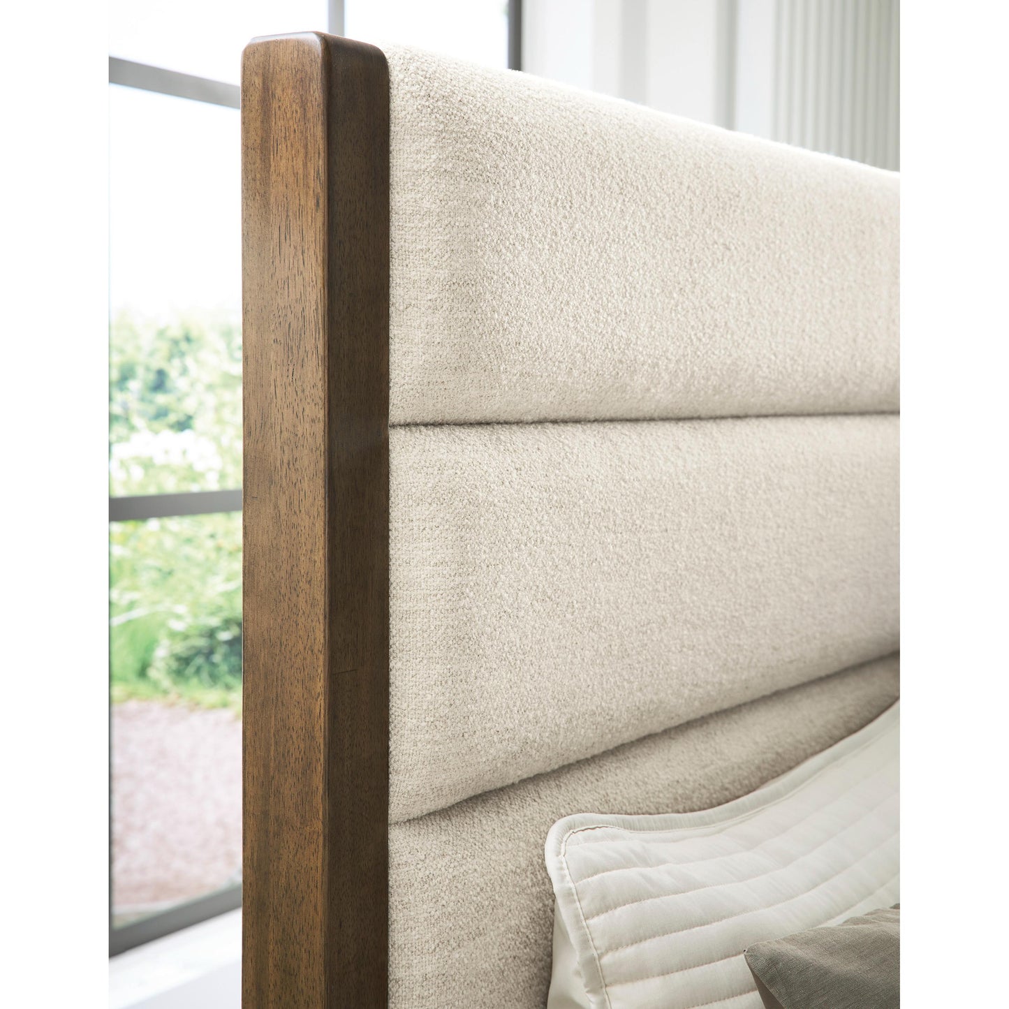  Benchcraft Marxmore B863B4 King Upholstered Storage Bed IMAGE 5
