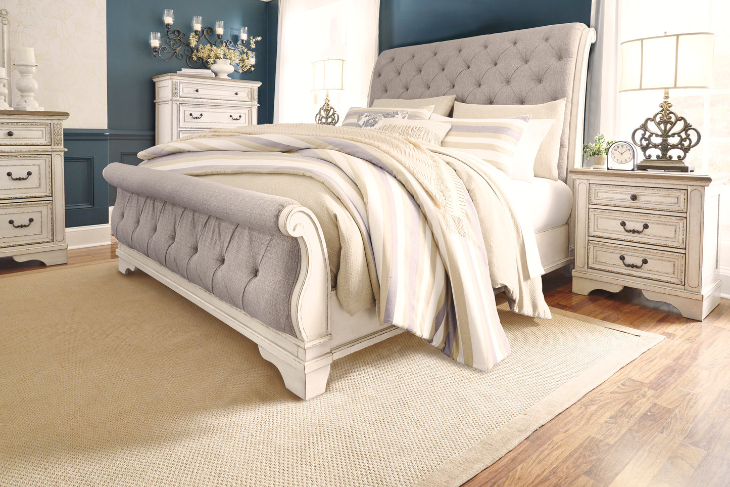 Signature Design by Ashley Realyn B743 5 pc Queen Sleigh Bedroom Set
