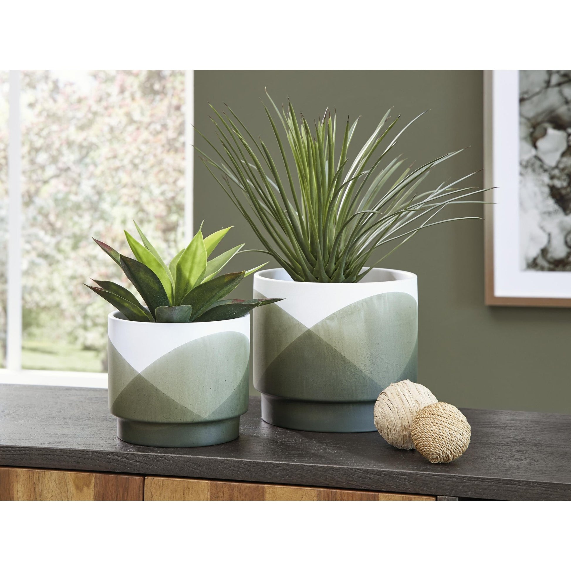 Signature Design by Ashley Ardenridge A2000579 Planter Set - American Furniture of Slidell