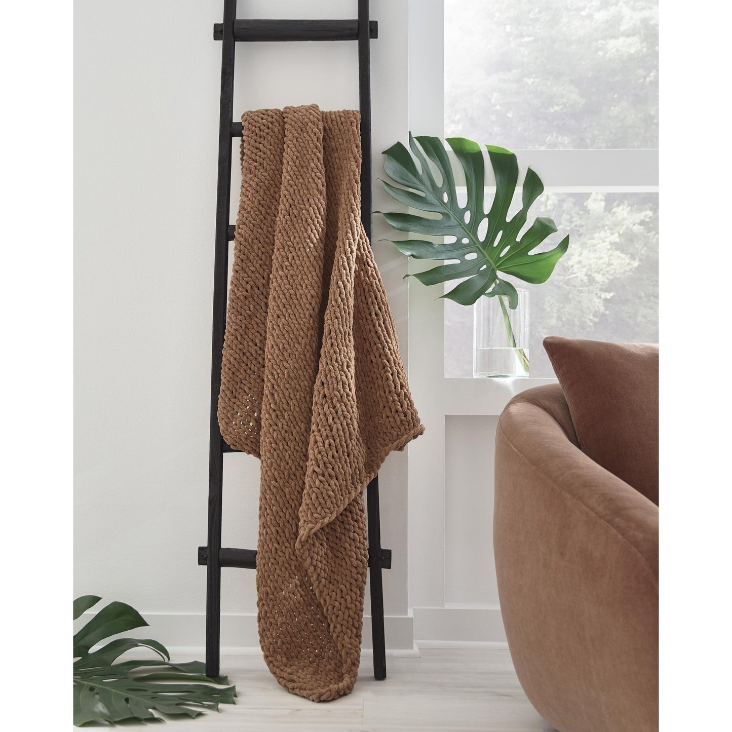 Signature Design by Ashley Chaddon A1001179 Throw - American Furniture of Slidell