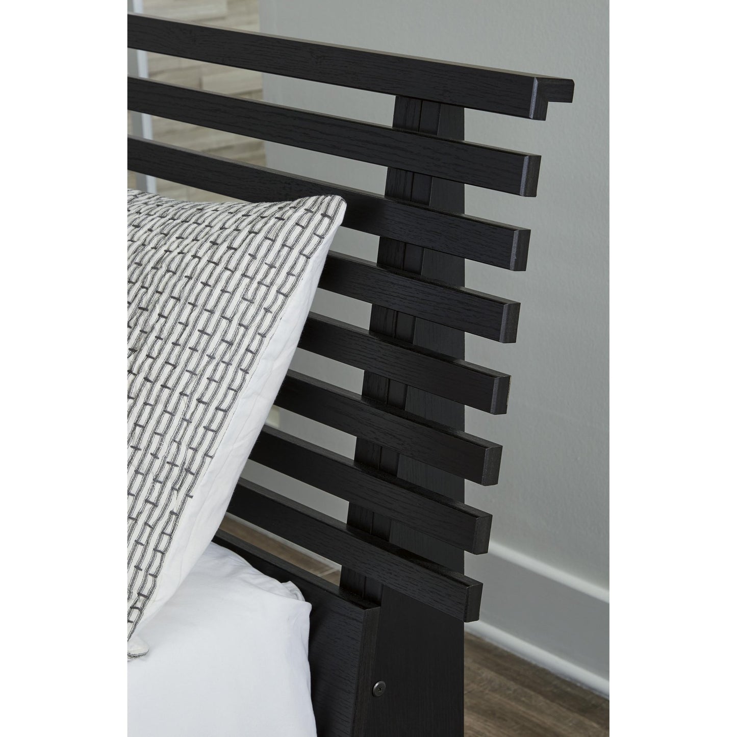 Signature Design by Ashley Danziar B1013B1 Queen Slat Panel Bed - American Furniture of Slidell