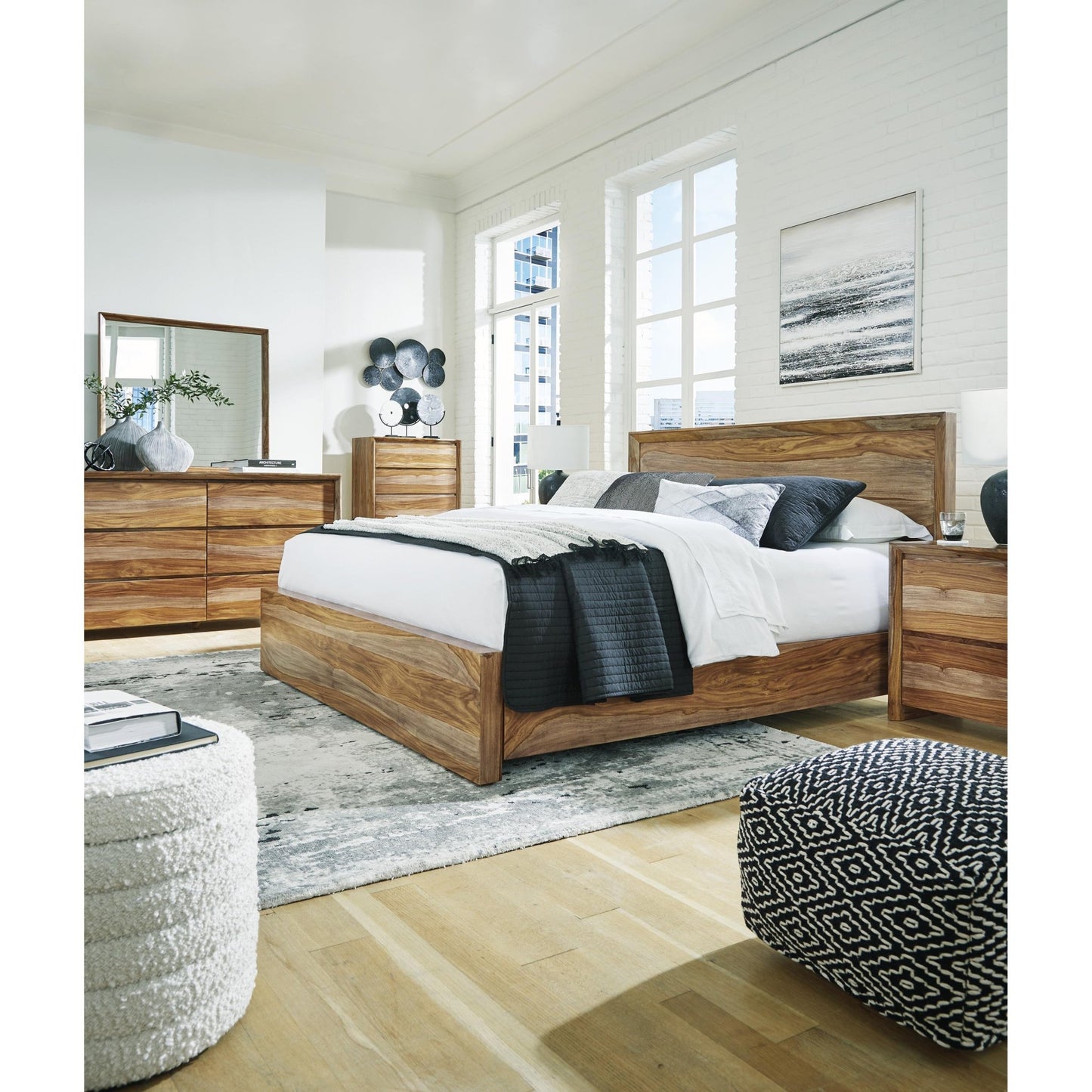 Signature Design by Ashley Dressonni B790B2 Queen Panel Bed - American Furniture of Slidell