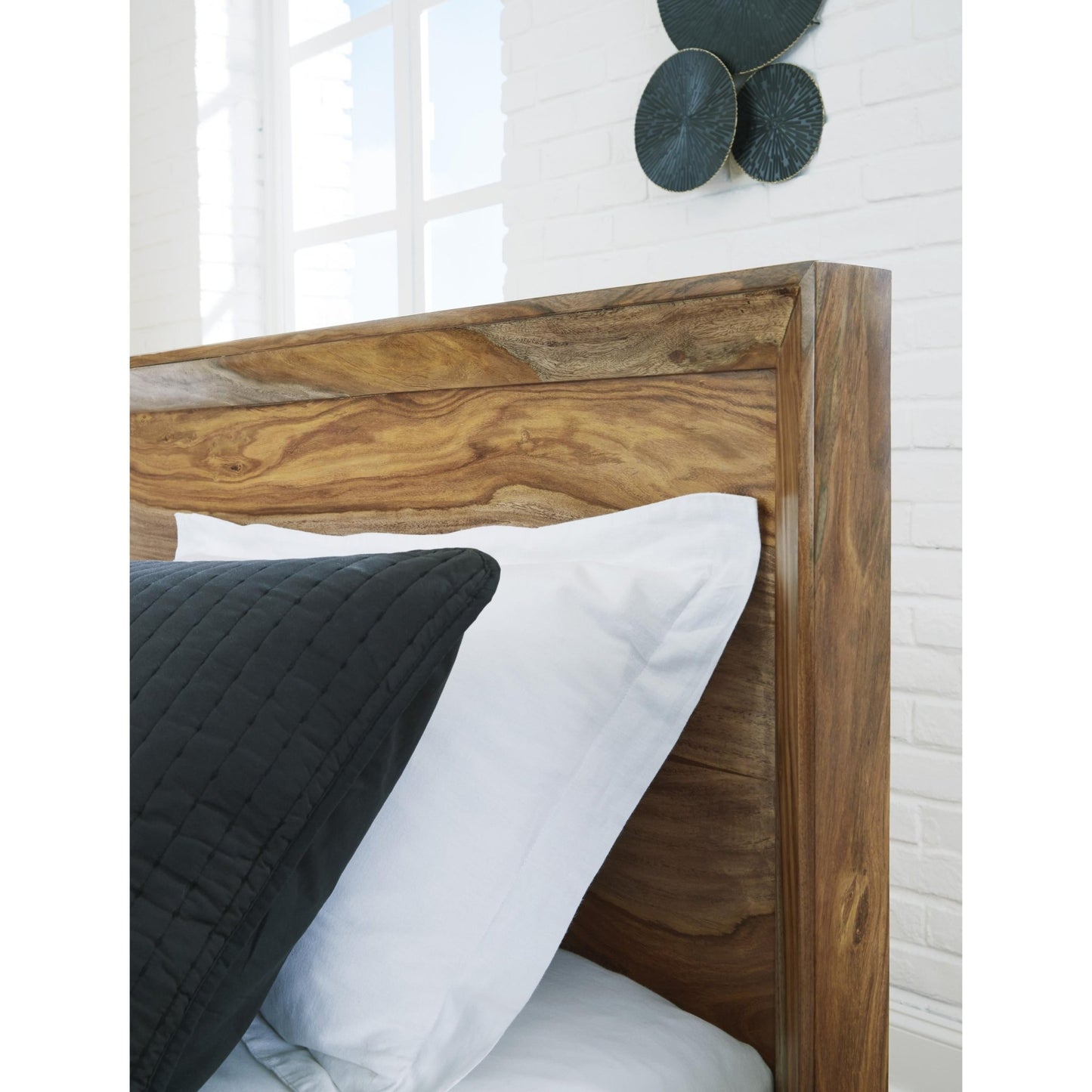 Signature Design by Ashley Dressonni B790B4 King Panel Bed - American Furniture of Slidell