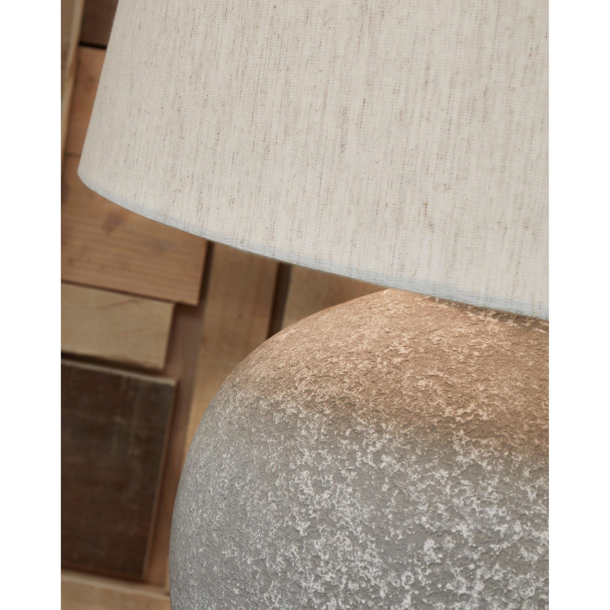 Signature Design by Ashley Dreward L235694 Metal Table Lamp - American Furniture of Slidell