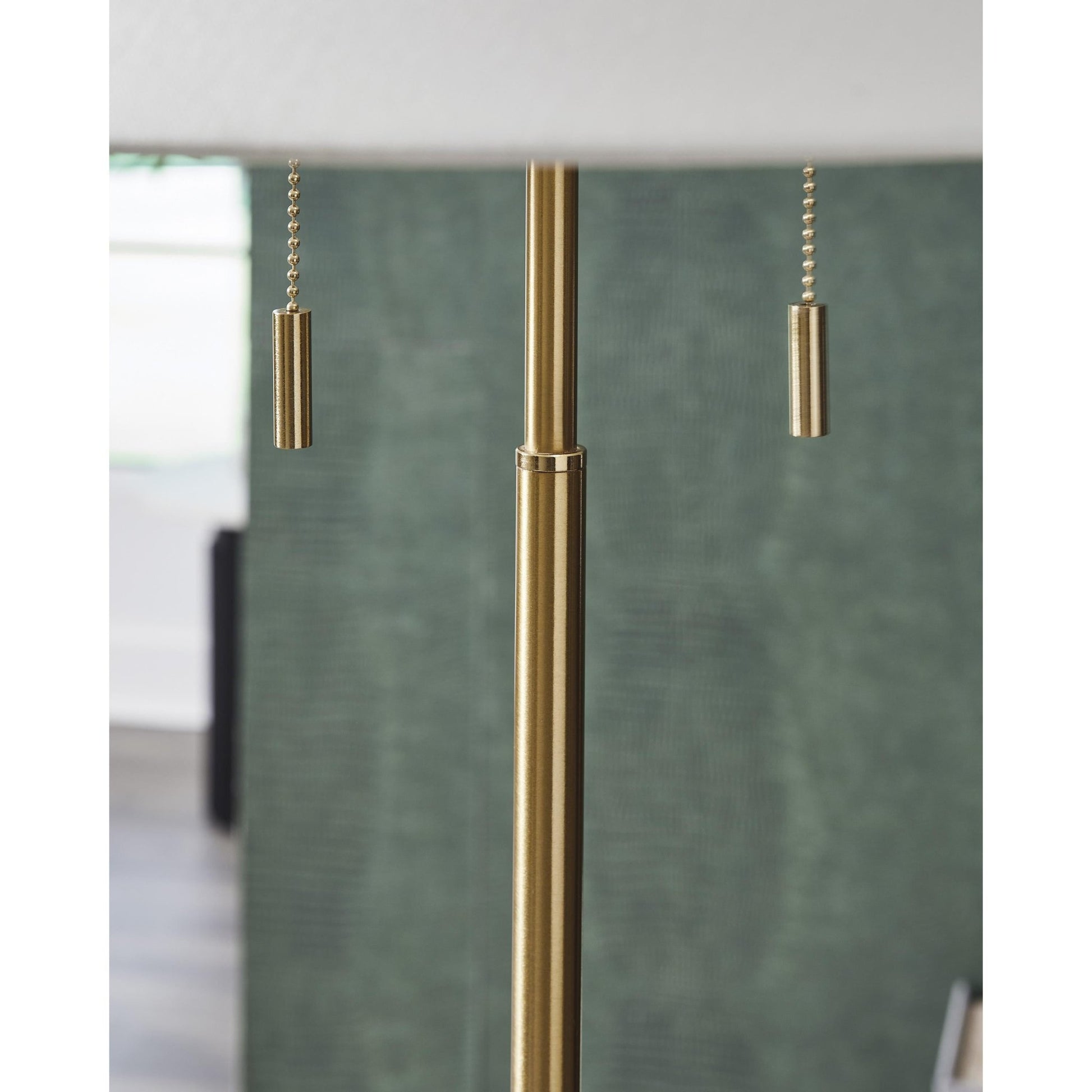 Signature Design by Ashley Haigwood L208471 Metal Floor Lamp - American Furniture of Slidell