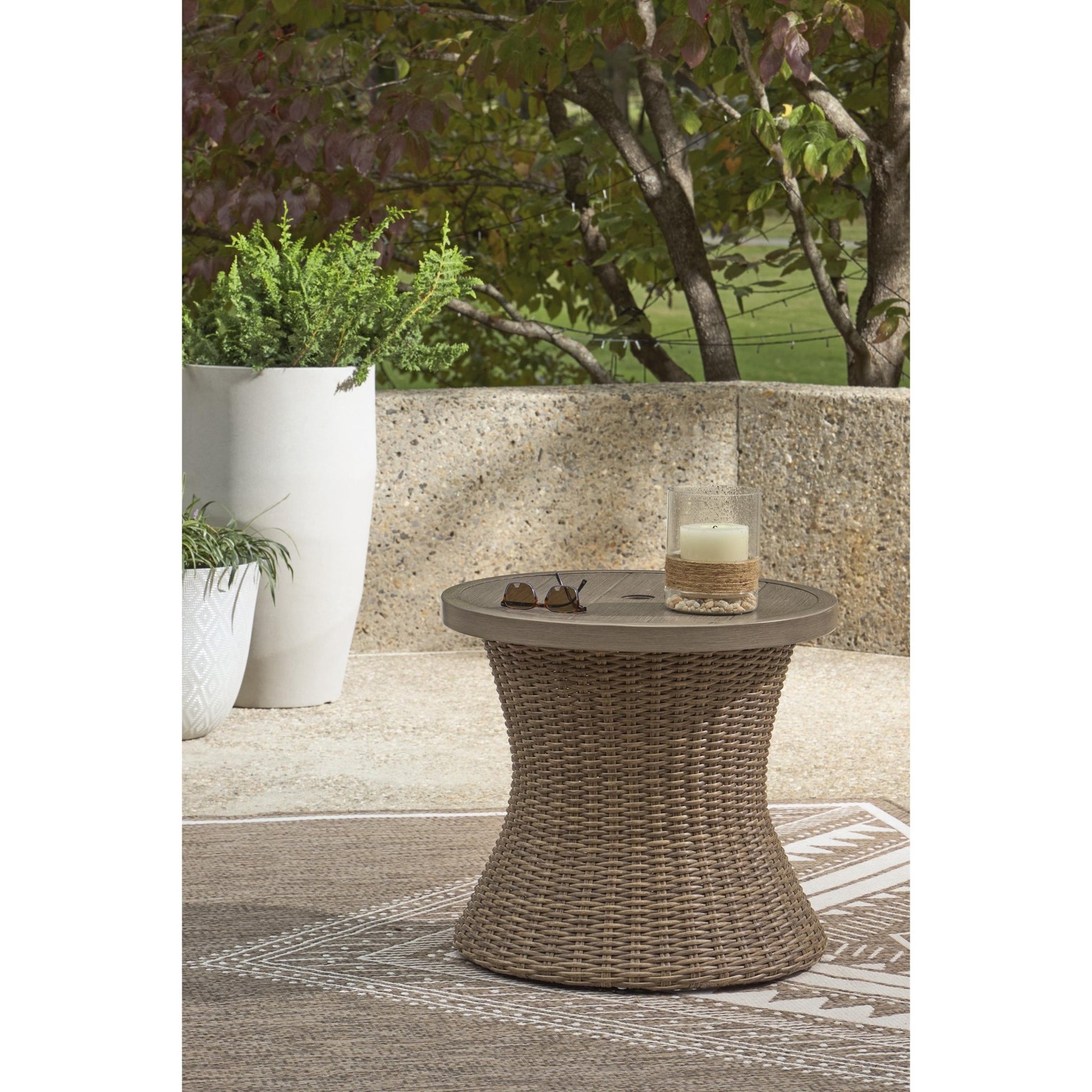 Signature Design by Ashley Laguna Heights PCP790 - 706 Round End Table with Umbrella Option - American Furniture of Slidell