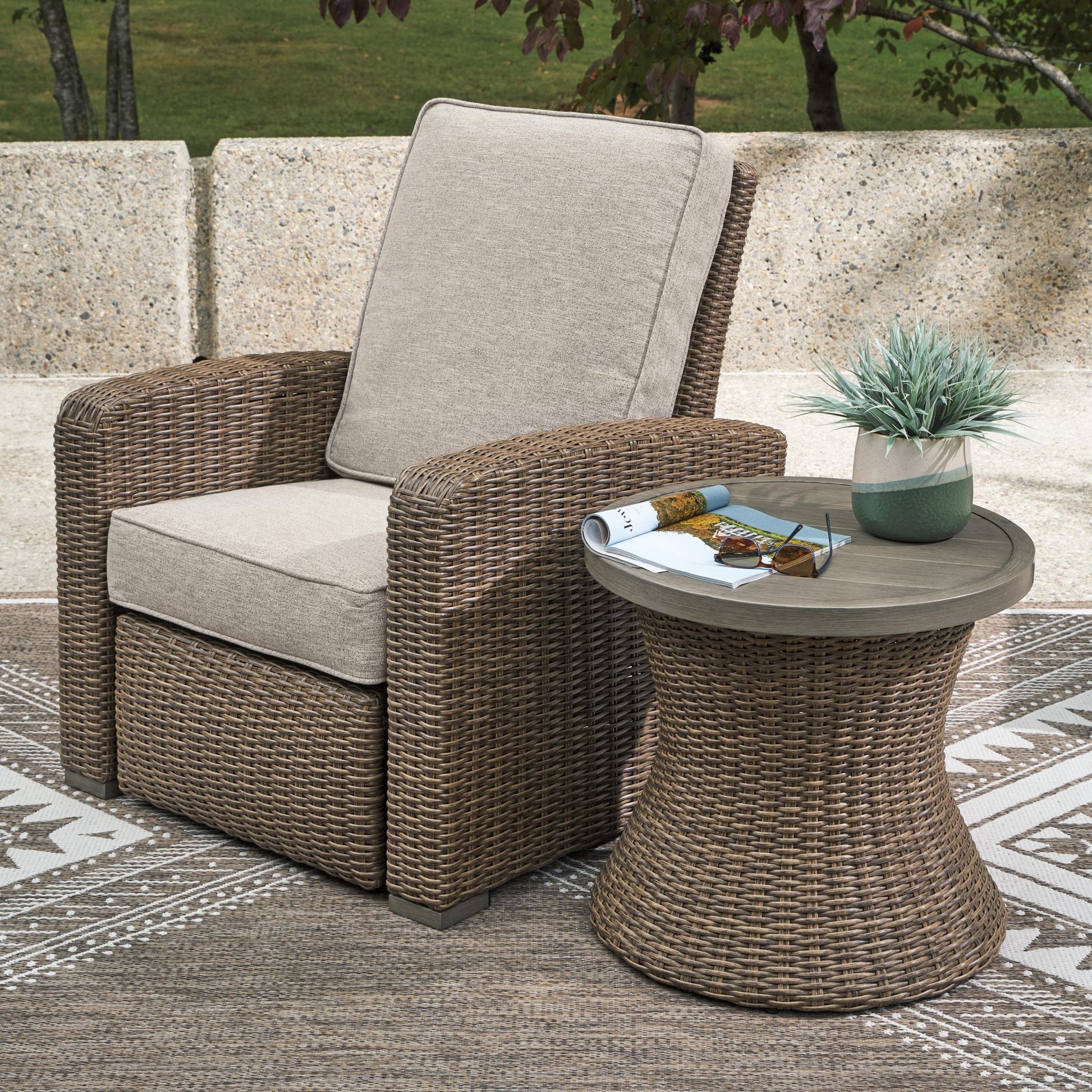 Signature Design by Ashley Laguna Heights PCP790 - 706 Round End Table with Umbrella Option - American Furniture of Slidell