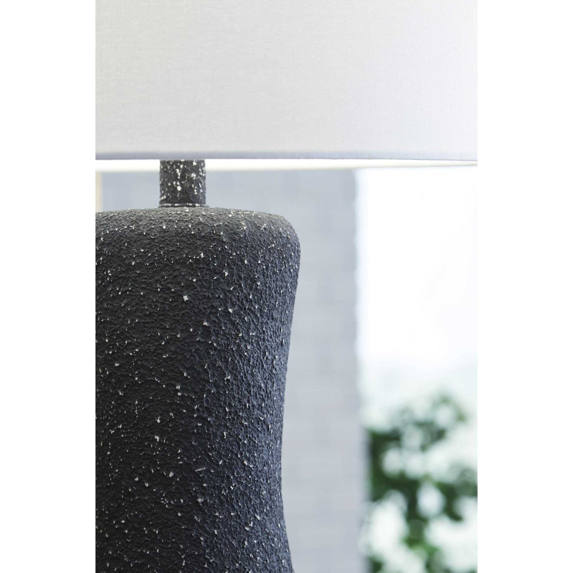 Signature Design by Ashley Maykins L207634 Metal Table Lamp - American Furniture of Slidell