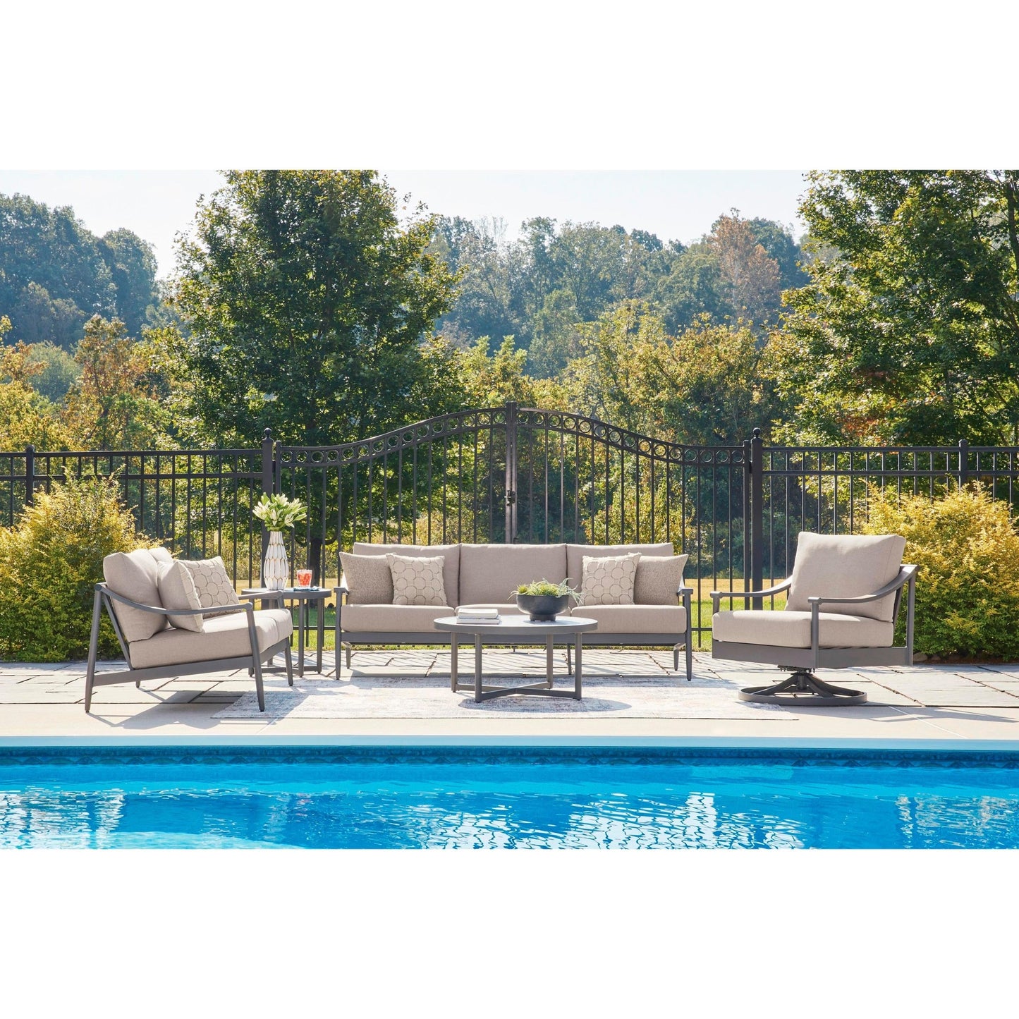 Signature Design by Ashley Ocean Beach PCP510 - 708 Round Cocktail Table - American Furniture of Slidell