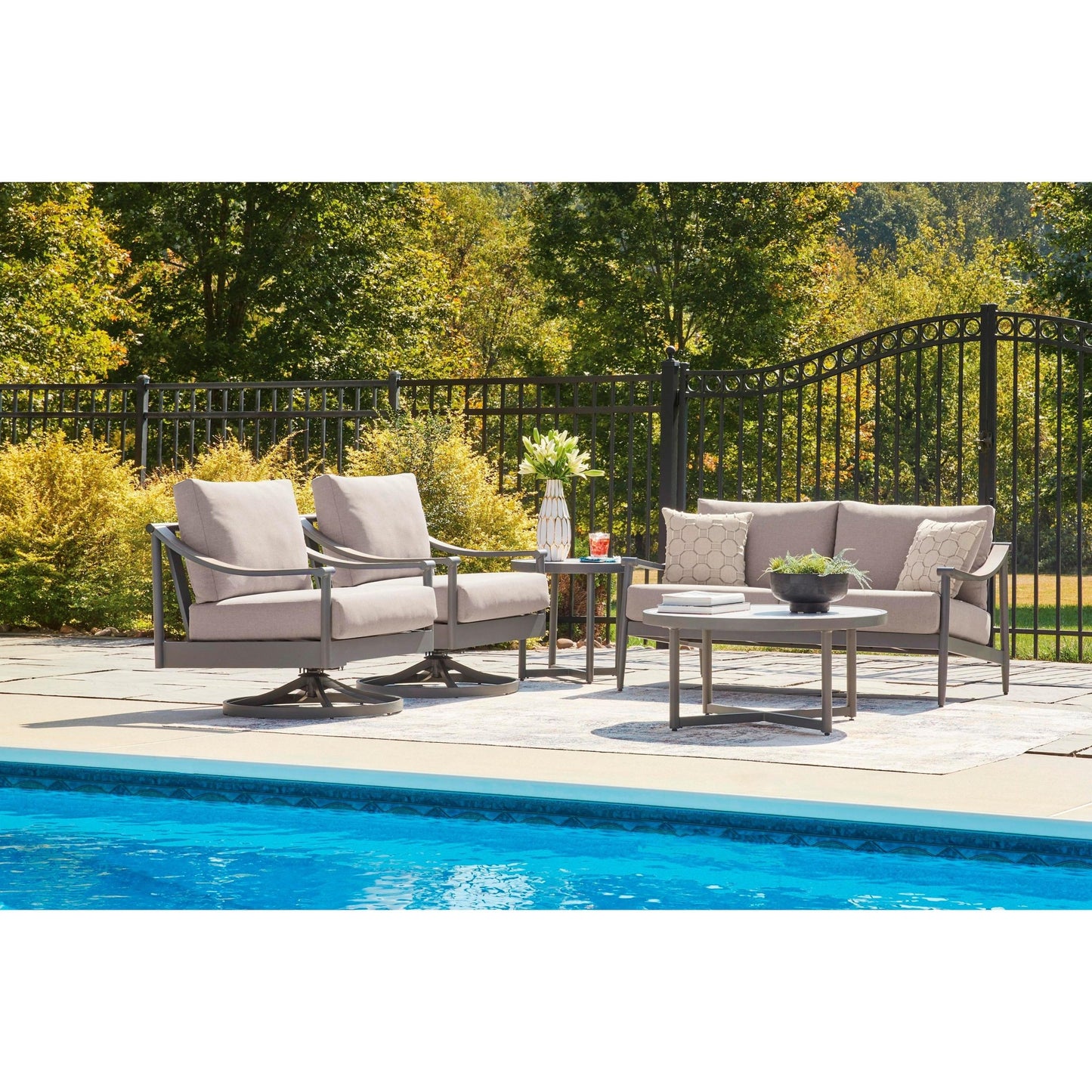 Signature Design by Ashley Ocean Beach PCP510 - 708 Round Cocktail Table - American Furniture of Slidell