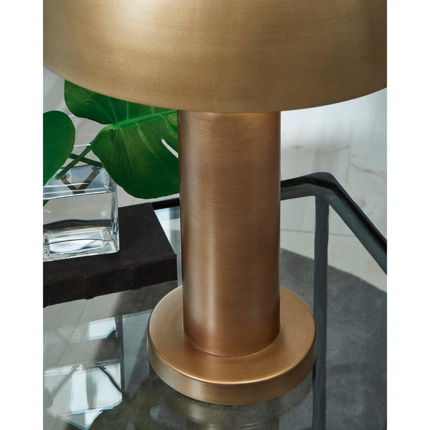 Signature Design by Ashley Wendfield Table Lamp L208514 - American Furniture of Slidell