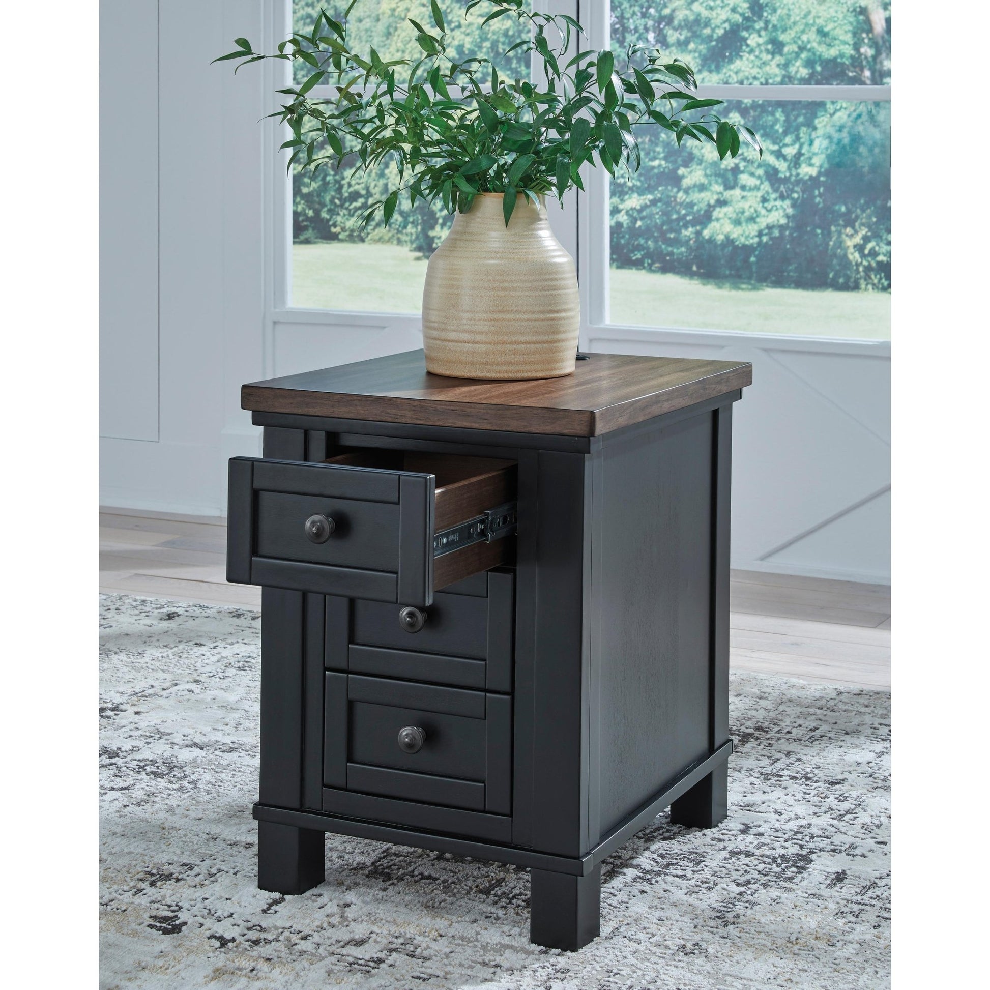 Signature Design by Ashley Wildenauer T664 - 7 Chair Side End Table - American Furniture of Slidell