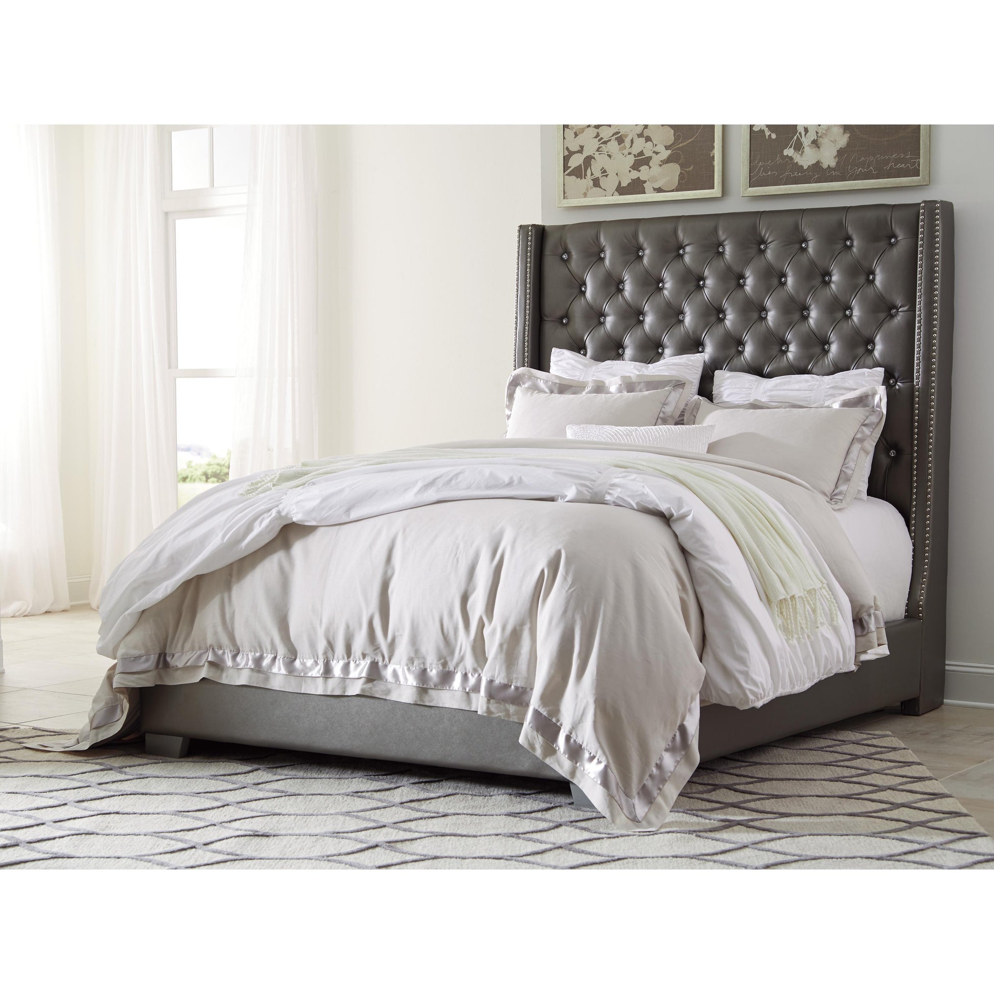 Signature Design by Ashley Coralayne Queen Upholstered Bed B650-77/B650-74